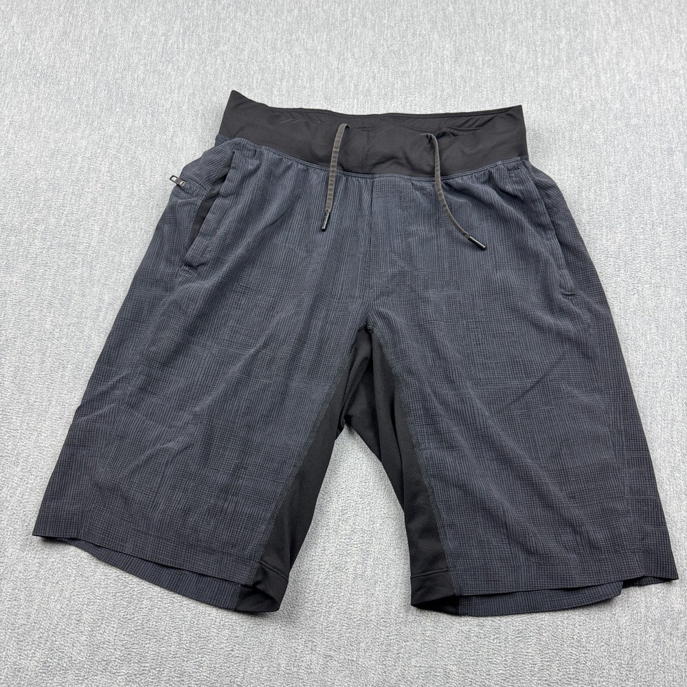 Lululemon Shorts Men Small Gray T.H.E. Running Workout Logo Gym Stretch Training